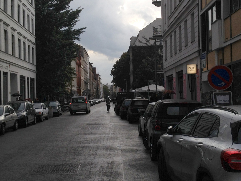 Blick auf die Auguststraße in Berlin Mitte in Richtung des Tacheles