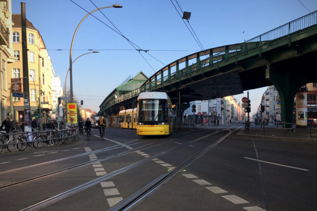 Berlin Winter: Tram Ecke Schöenhauser Allee